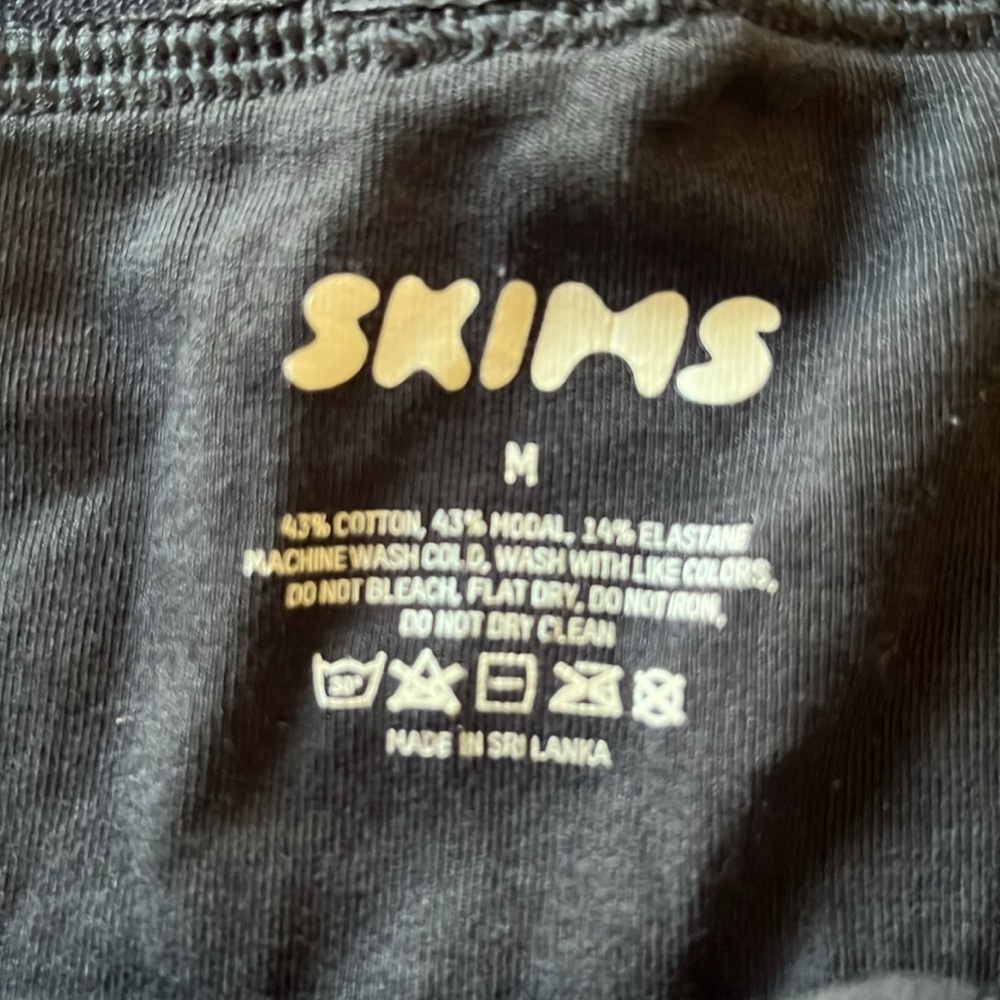 Skims Size Medium Boxers - Picture 3 of 4